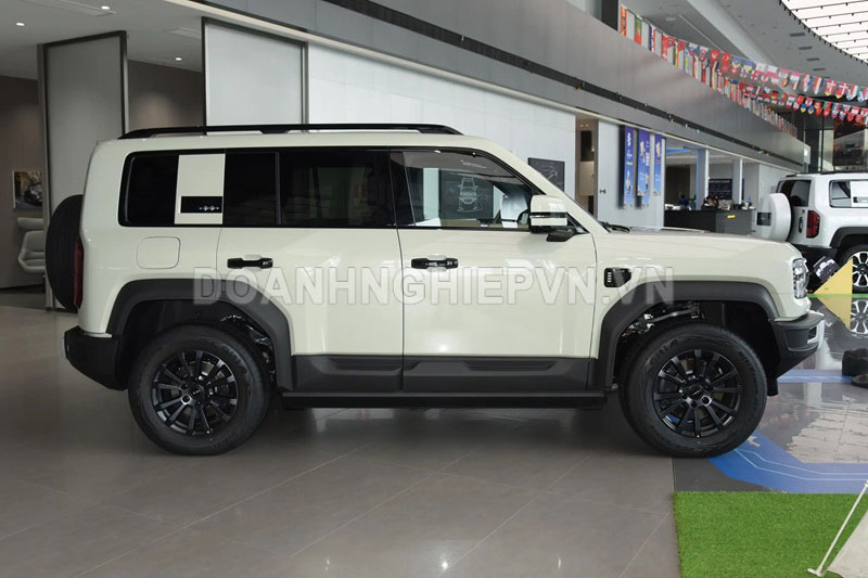 SUV địa hình siêu hầm hố, công suất 687 mã lực, giá 780 triệu đồng