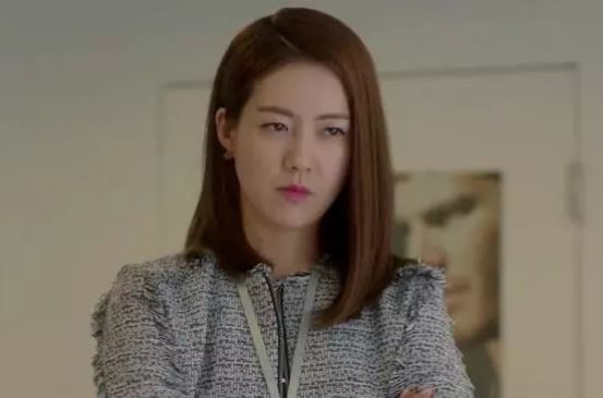 Biết chồng ngoại tình, vợ thản nhiên để anh ta tặng bồ 3 tỷ rồi nắm trọn mưu ‘bắt thóp’ đẩy anh ta ra đường trên người chỉ mỗi chiếc quần đùi bẽ bàng