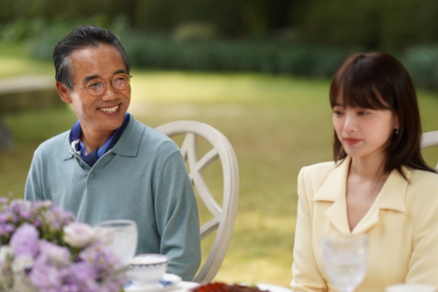 Chồng bắt tôi dậy từ 5h sáng để nấu cơm cho cả nhà, vừa bước xuống bếp, bố chồng quát một câu, tôi vội quay trở lại giường