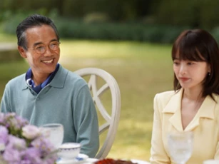 Chồng bắt tôi dậy từ 5h sáng để nấu cơm cho cả nhà, vừa bước xuống bếp, bố chồng quát một câu, tôi vội quay trở lại giường