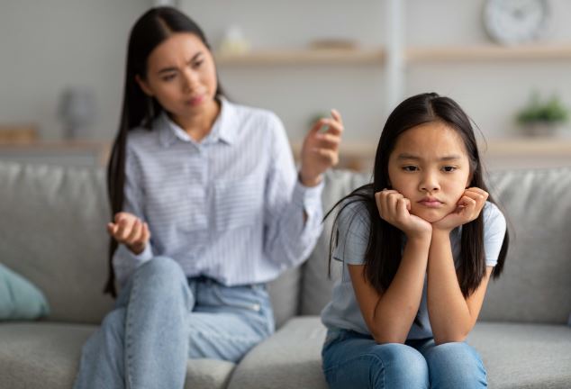 Đi bước nữa, có nên gửi con riêng cho ngoại?