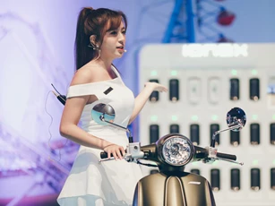 Dàn mỹ nhân khoe sắc bên xe SYM