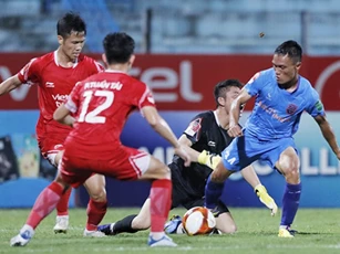 Cựu hậu vệ ĐT Việt Nam bất ngờ chia tay B.Bình Dương