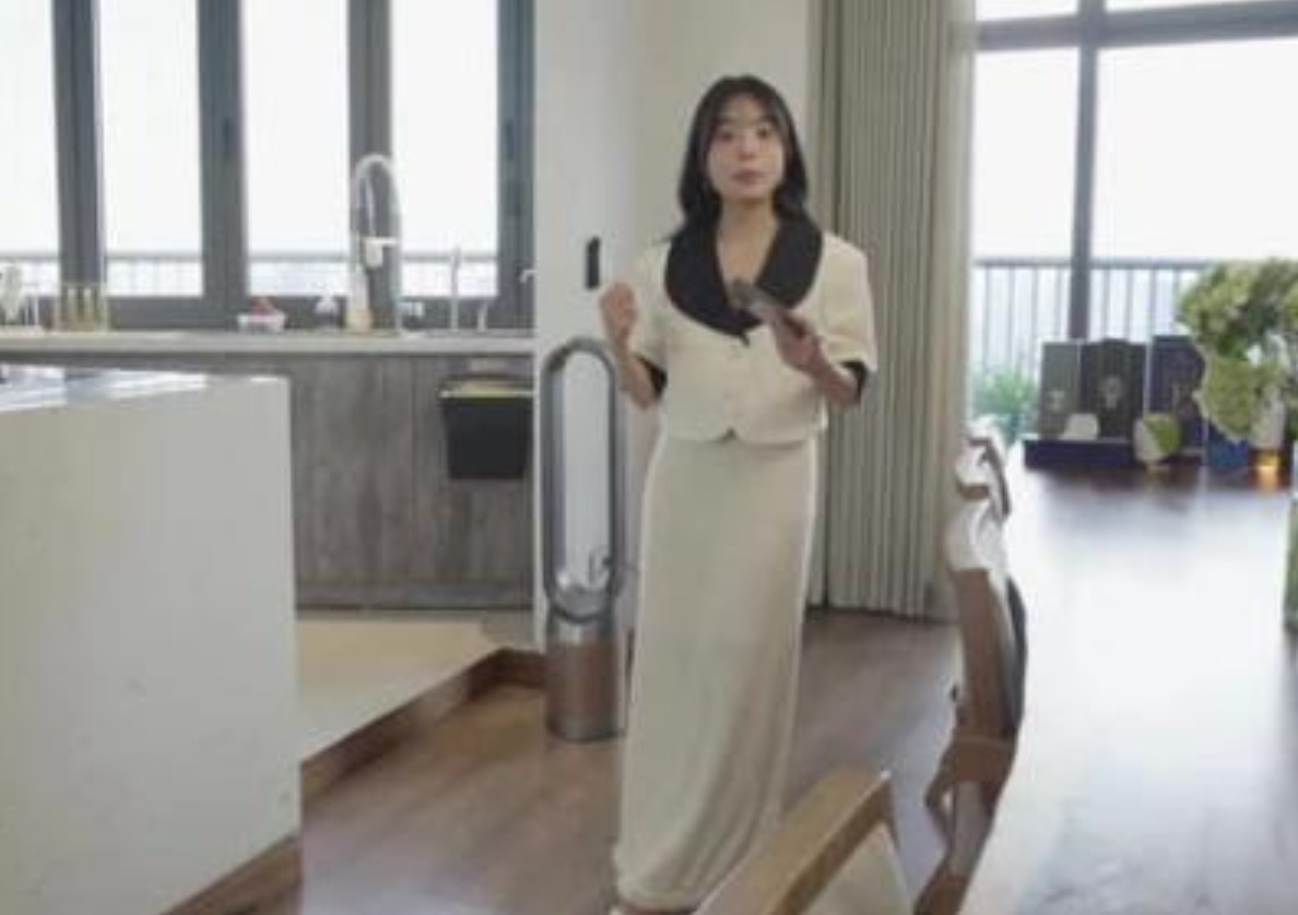 Ca nương Kiều Anh gây sốt khi khoe căn nhà chục tỷ: Rộng đến 350m2, bên trong toàn nội thất đắt đỏ hết nấc