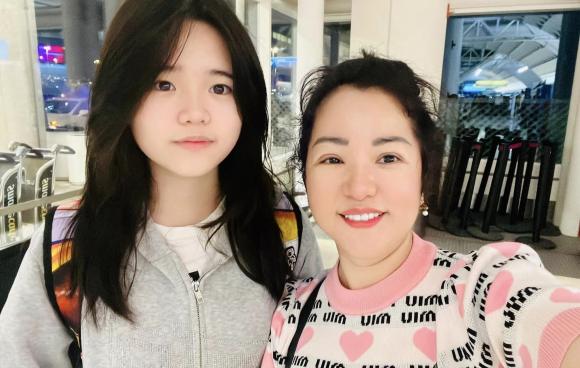 Một năm mới khoe ảnh con, Thúy Nga tiết lộ sự thay đổi khó tin ở con gái cưng