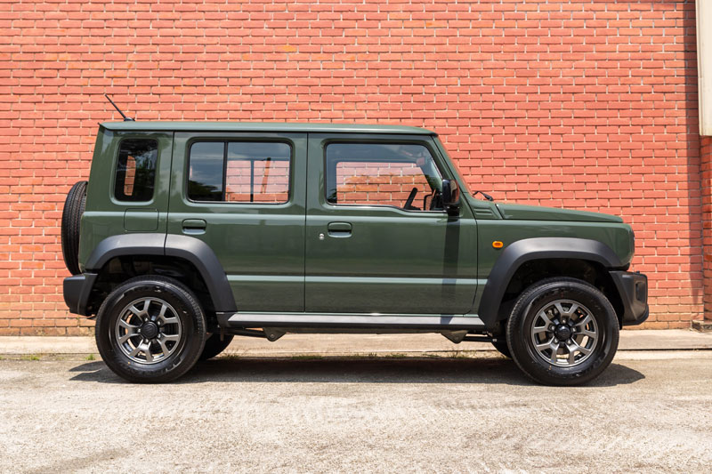 Suzuki Jimny 5 cửa 2024 trình làng, giá gần 1 tỷ đồng