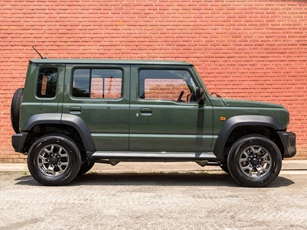 Suzuki Jimny 5 cửa 2024 trình làng, giá gần 1 tỷ đồng