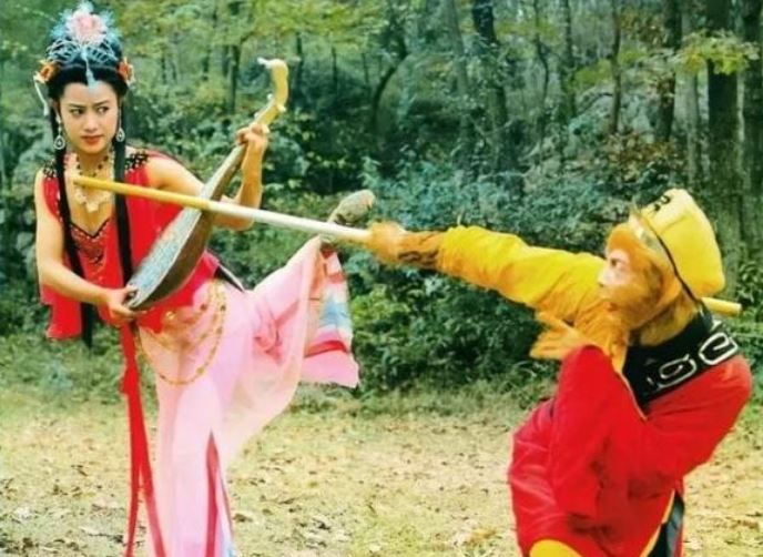 Tôn Ngộ Không thường nói câu gì mỗi khi đối phó với nữ yêu quái?