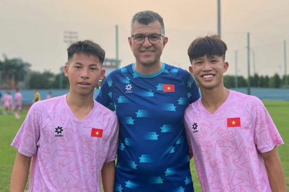 HLV Brazil gọi 2 cầu thủ HAGL lên U16 Việt Nam