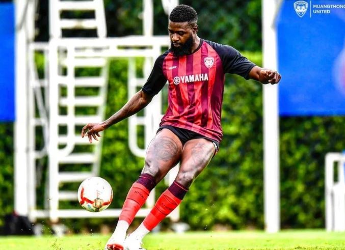 Sau 'bom tấn' Việt kiều, TPHCM chốt thêm trung vệ từng có giá 1 triệu euro?