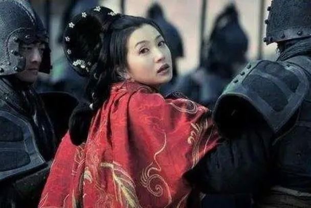 Vị tướng vô dụng nhất Tam Quốc: Ngậm ngùi nhìn vợ bị bắt đi ban thưởng cho Quan Vũ