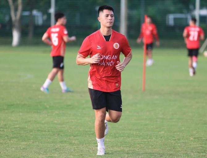 Đình Trọng tiết lộ khó khăn tại CAHN, đánh giá thực lòng về bản thân