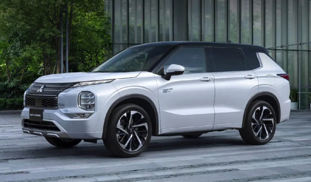Mitsubishi hé lộ Outlander 2025: Thêm công nghệ, tăng khả năng vận hành