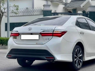 Sau 3 năm lăn bánh, Toyota Corolla Altis được chủ nhân chào bán với giá khó tin