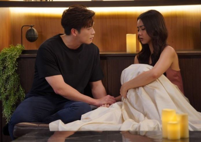 Đến nhà vợ cũ rồi ngủ lại vì trời mưa, chầm chậm đi vào phòng thì thấy thứ này, tôi liền cầu xin cô ấy đoàn tụ