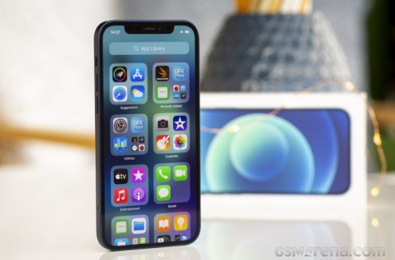 iPhone 12 chạm ngưỡng rẻ lịch sử, chỉ bằng 1/3 iPhone 15 Pro Max, iPhone màn OLED rẻ nhất Việt Nam