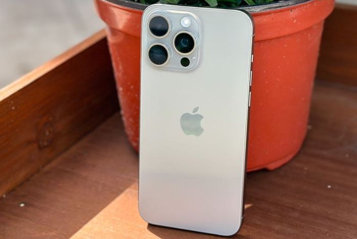 Bảng giá iPhone chính hãng VN/A tháng 8: iPhone 15 Pro Max xỗ đổ kỷ lục, iPhone 11 vẫn là vua giá rẻ