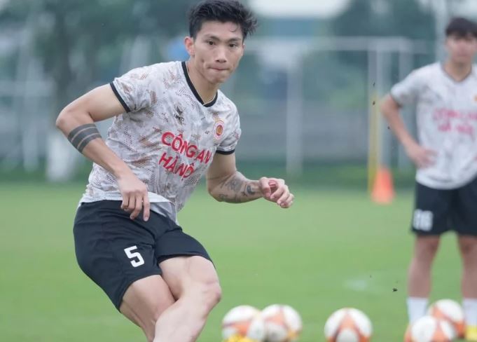 Chiêu mộ sao Việt kiều, CAHN ra quyết định luôn về Văn Hậu