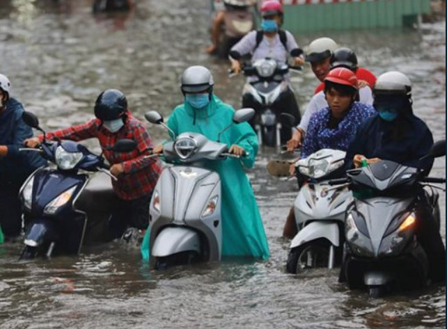 Kinh nghiệm xử lý xe máy không khởi động được do ngập nước mùa mưa bão