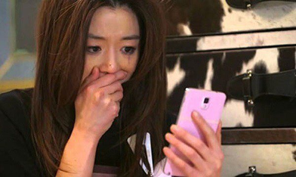 Chủ động nhắn tin cho chồng cũ lúc nửa đêm, việc anh làm khiến nước mặt tôi rơi không ngừng