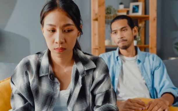 Lời đề nghị của cô hàng xóm khiến vợ chồng tôi mâu thuẫn cãi vã