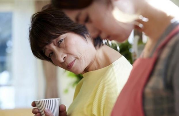 Mẹ tôi nóng mặt khi chị dâu nói lý do chưa muốn sinh con