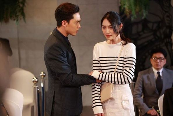 Vợ đẻ chồng nhất quyết không vào thăm còn tuyên bố một câu khiến lòng tôi nghẹn đắng