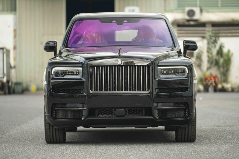 Cận cảnh siêu xe Rolls-Royce Cullinan Black Badge 2024 vừa về Việt Nam