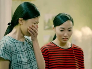 Mẹ tôi vừa qua đời, quay lại làm cơm cúng tuần mà tôi tưởng mình vào nhầm nhà khác