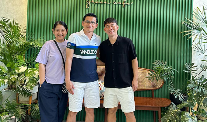 Trần Minh Vương tái ngộ HLV Kiatisuk ở Thái Lan