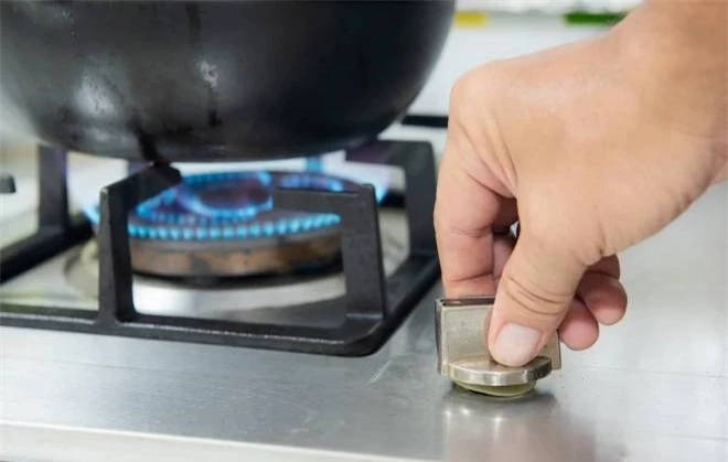 bếp gas đang nấu  1