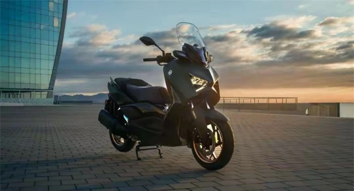 Yamaha ra mắt ‘vua xe ga’ 300cc mới soán ngôi Honda SH: Đẹp mê ly, giá mềm, có TCS và ABS 2 kênh ảnh 4