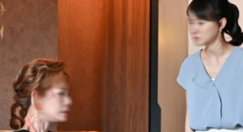 Ngay đêm tân hôn, mẹ chồng đã gõ cửa phòng để đòi lại vàng cưới, câu nói của cô giúp việc khiến tôi lo sợ