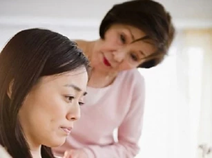 Mẹ tặng con dâu cũ 200 triệu làm của hồi môn khi biết cô tái hôn