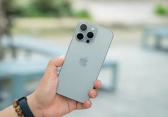 Giá đập hộp iPhone 15 Pro Max chính hãng VN/A giảm tất tay hơn 6 triệu đầu tháng 7, dọn đường cho iPhone 16 Pro Max