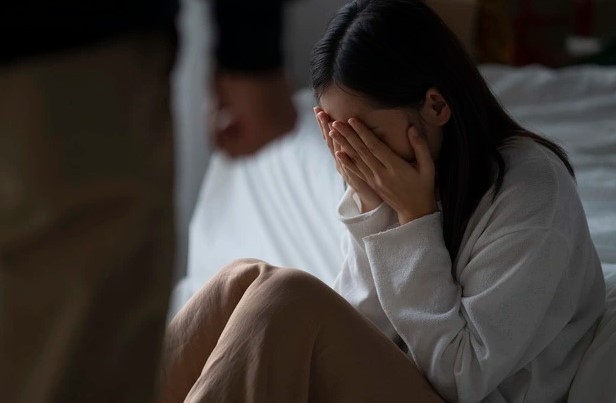 Không muốn chăm sóc mẹ vợ cả đời, chồng bắt tôi về nhà nội sống, bất ngờ mẹ tôi nói một câu làm anh ấy "quay xe" gấp