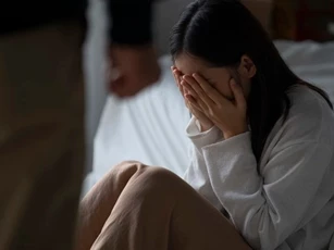 Không muốn chăm sóc mẹ vợ cả đời, chồng bắt tôi về nhà nội sống, bất ngờ mẹ tôi nói một câu làm anh ấy "quay xe" gấp