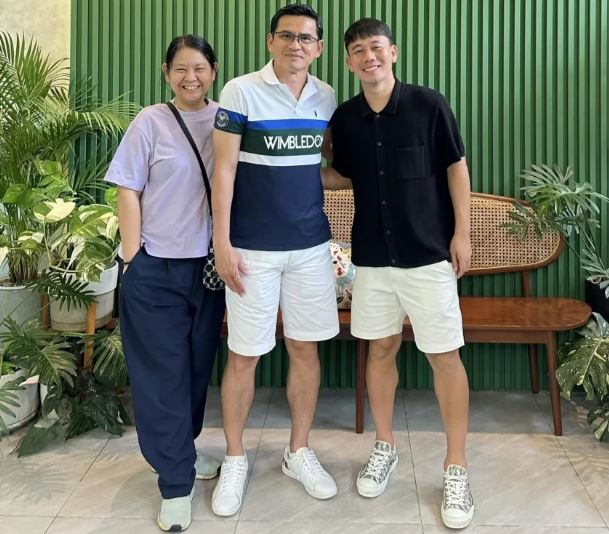 Minh Vương tái ngộ HLV Kiatisak tại Thái Lan