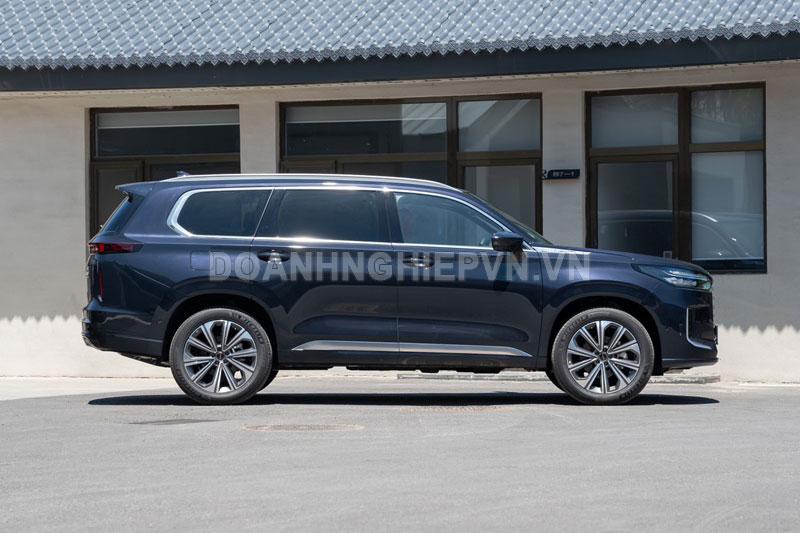 ‘Kẻ hạ sát’ Toyota Land Cruiser ra mắt: Công suất 261 mã lực, nội thất sang chảnh, giá hơn 630 triệu đồng