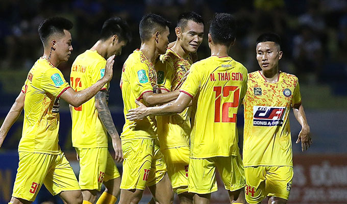 CLB Thanh H&#xF3;a n&#x1EE3; l&#x1B0;&#x1A1;ng, th&#x1B0;&#x1EDF;ng h&#x1A1;n ch&#x1EE5;c t&#x1EF7;, lo&#x1EA1;t c&#x1EA7;u th&#x1EE7; &#x111;&#xEC;nh c&#xF4;ng