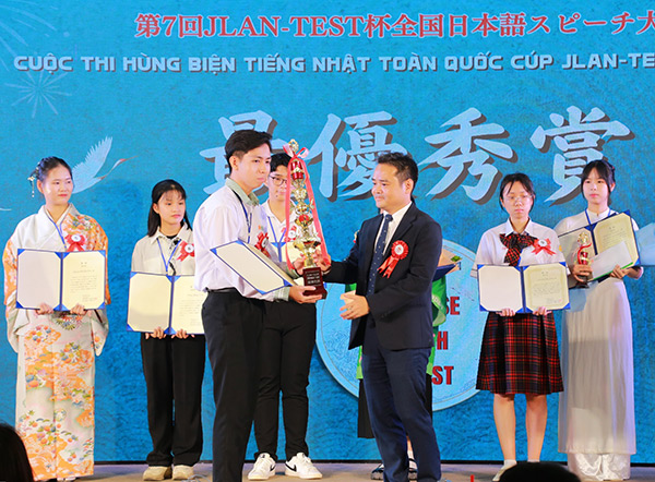 Sinh viên ĐH Đông Á giành giải nhất hùng biện tiếng Nhật toàn quốc Cup JLAN-Test lần thứ 7