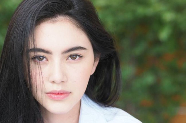 Chăm chị chồng ở cữ suốt 3 tháng ròng, ngày tôi về, chị đưa hộp quà khiến tôi tê tái cõi lòng