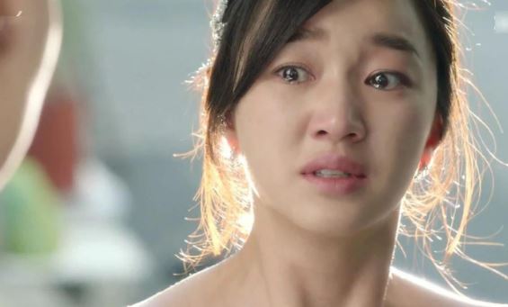 Chồng mất 4 năm, tôi vẫn ở vậy nuôi con, một hôm đi chợ, tôi run lẩy bẩy, bần thần khi thấy chồng ngồi trong chiếc ô tô bên đường