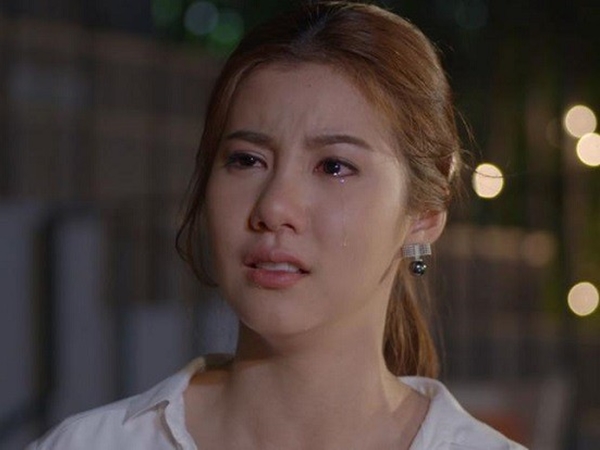 Đúng 12 giờ đêm, chồng gọi dậy rồi thông báo một tin sét đánh khiến tôi ngay lập tức chạy ra khỏi phòng giữa trời mưa to gió lớn