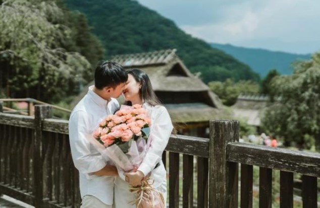 Midu khóa môi chồng cực ngọt, nhan sắc hậu làm dâu hào môn gây chú ý