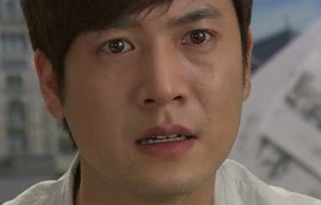 Vừa nghe cú điện thoại vẻn vẹn 17 giây trong đêm tân hôn, chú rể bỏ vợ nằm bơ vơ để lao vào bệnh viện vì người này