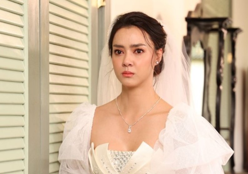 Đêm tân hôn, thấy chồng ngồi bần thần mà không chịu vào phòng, tôi gạn hỏi thì bật ngửa với lời cầu xin của anh