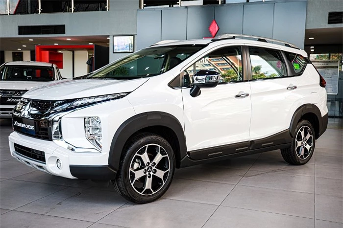 Giá lăn bánh Mitsubishi Xpander Cross đầu tháng 8/2024 kèm siêu ưu đãi: Rẻ át vía Suzuki XL7 ảnh 1