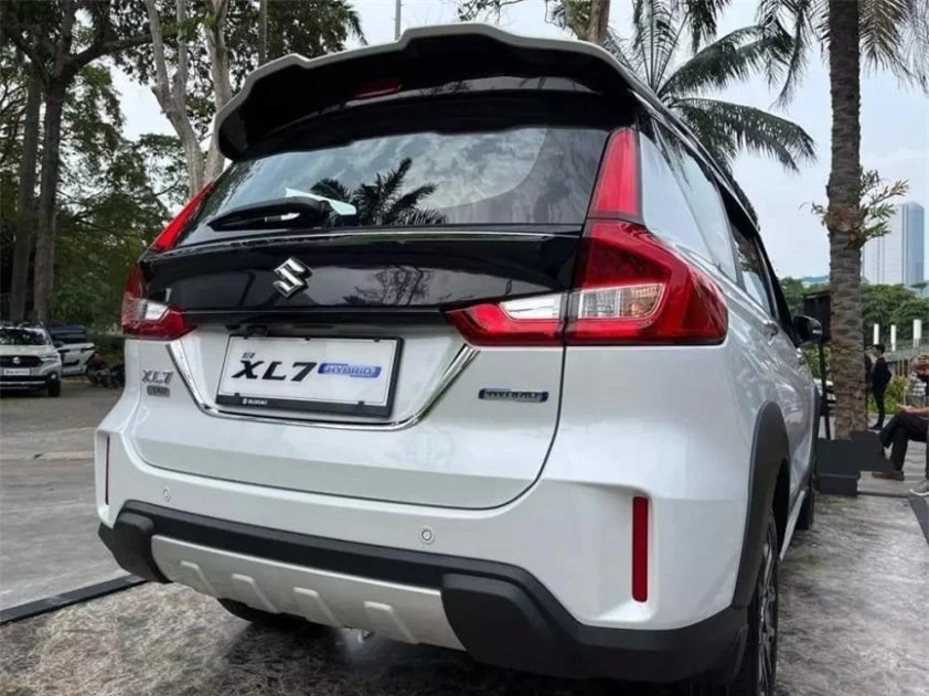 suzuki-xl7-hybrid-3