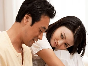 Bị họ nhà chồng soi mói khi đi ăn tân gia, chồng đi tới nói một câu khiến ai nấy đỏ mắt ghen tị